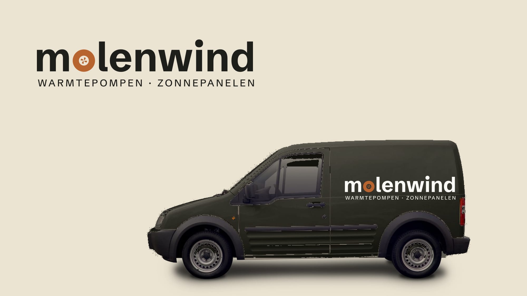Het Molenwind-logo met ondertitel, en een donkere bestelbus met het logo op de zijkant